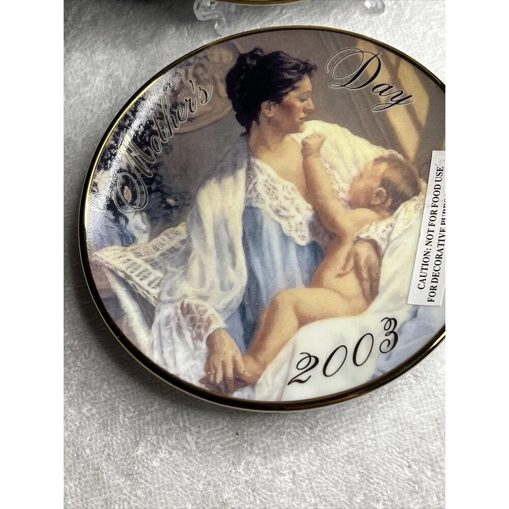 2003 Mother's Day 5” New Porcelain Plate 22k Gold Trim Held in Loving Arms Avo